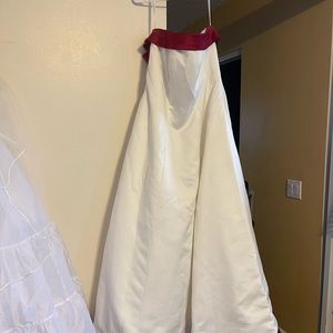 Size 20 wedding dress, petticoat slip and two different veils only worn once.